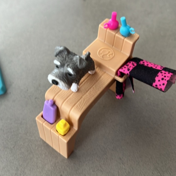 Barbie Mani-Pedi Spa Playset with Blonde Doll, Puppy, Foot Spa & Accessories. - Picture 4 of 8